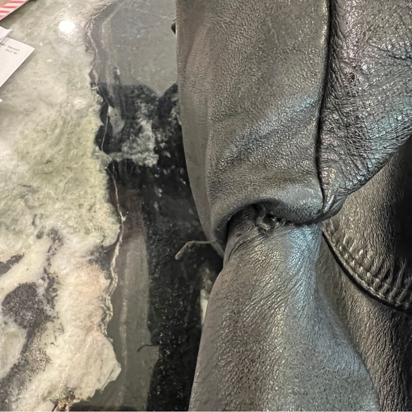Classic vintage leather jacket - size small with zippers and flare - Picture 11 of 13